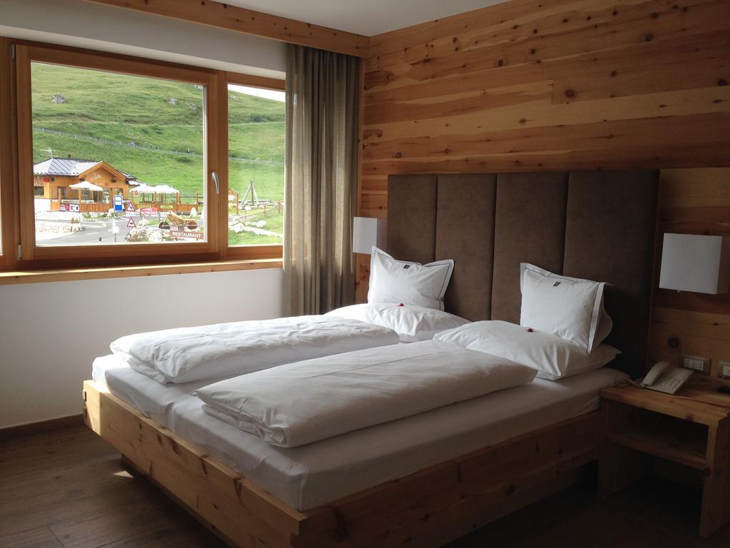 Passo Sella Dolomiti Mountain Resort سيلفا دي فال جاردينا الغرفة الصورة